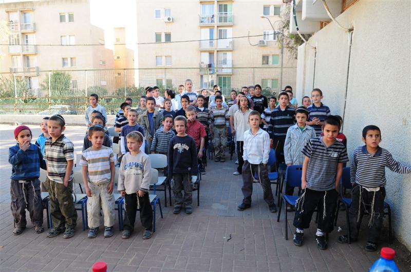 המאבק בערד: רבני חב"ד הגיעו לתמוך ברב המקומי