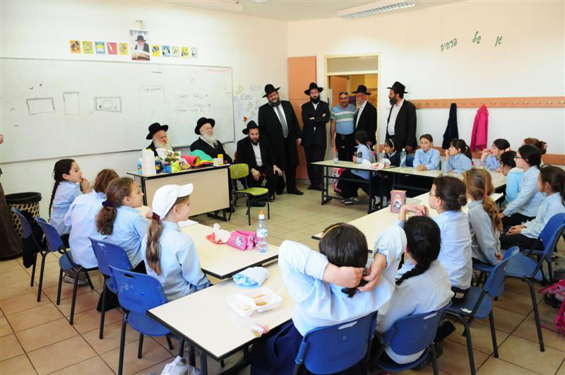 המאבק בערד: רבני חב"ד הגיעו לתמוך ברב המקומי