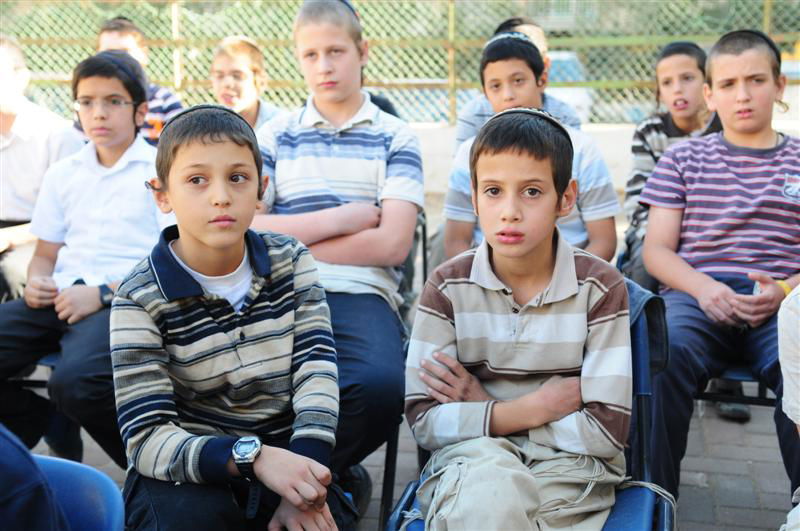 המאבק בערד: רבני חב"ד הגיעו לתמוך ברב המקומי