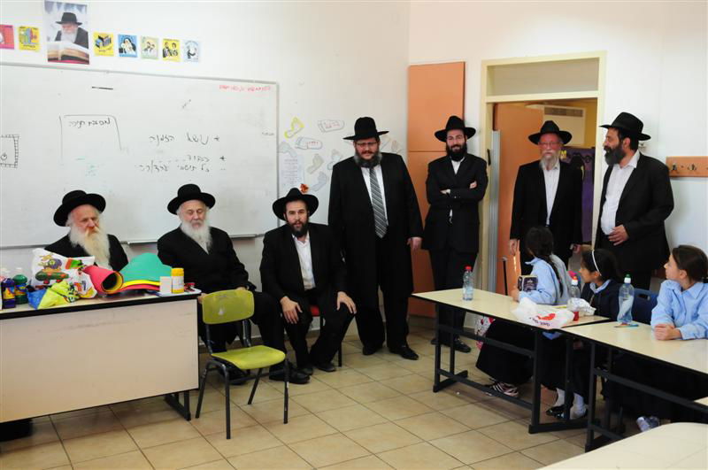 המאבק בערד: רבני חב"ד הגיעו לתמוך ברב המקומי