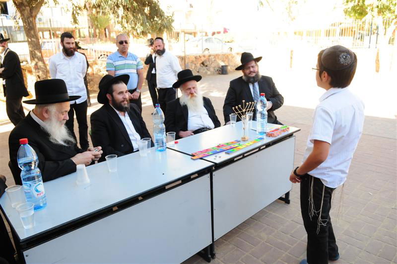 המאבק בערד: רבני חב"ד הגיעו לתמוך ברב המקומי