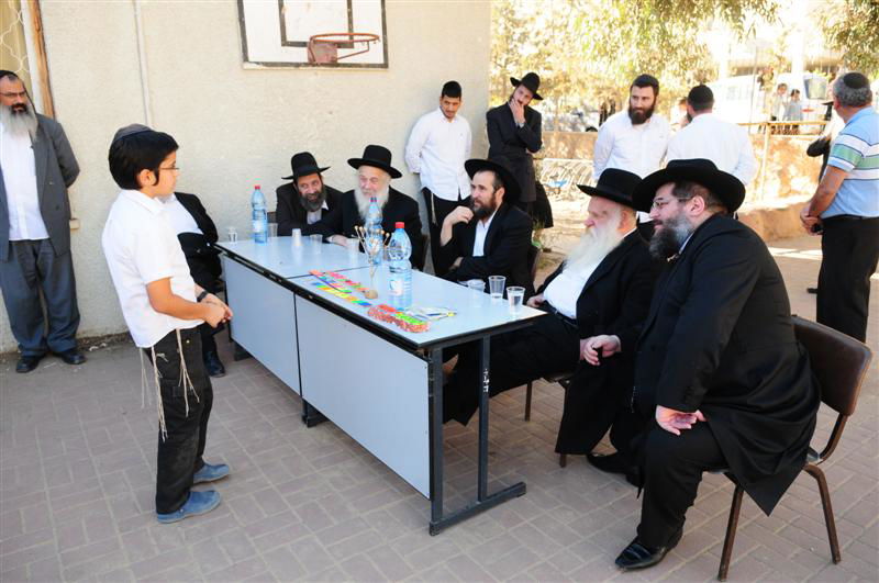 המאבק בערד: רבני חב"ד הגיעו לתמוך ברב המקומי