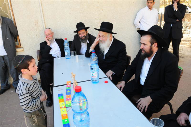 המאבק בערד: רבני חב"ד הגיעו לתמוך ברב המקומי