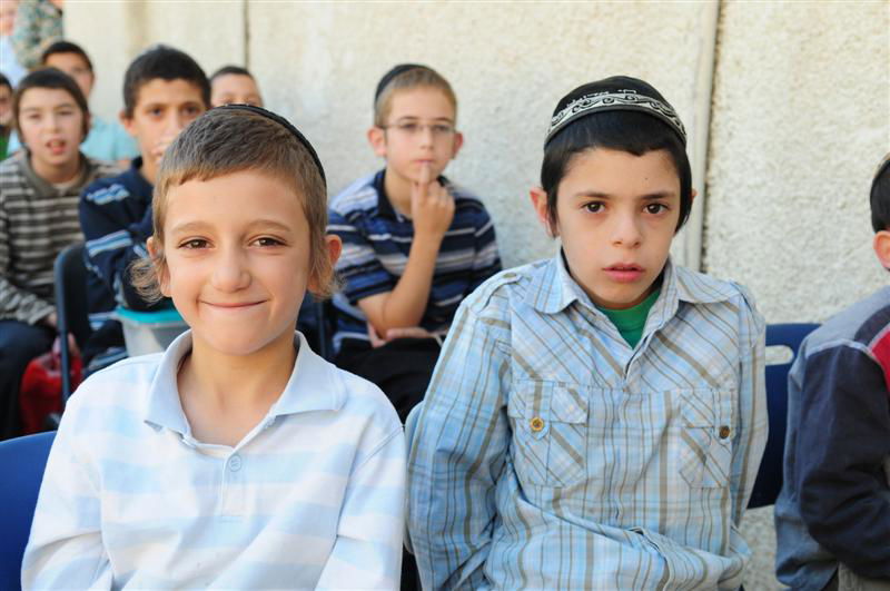 המאבק בערד: רבני חב"ד הגיעו לתמוך ברב המקומי