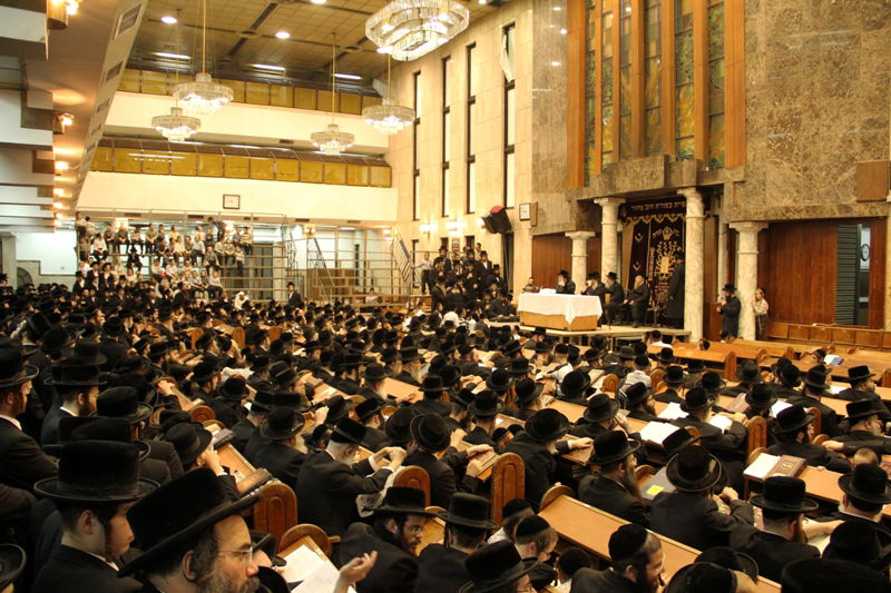 נר ראשון בחצרות חסידים: ויז´ניץ, סדיגורא ונדבורנא