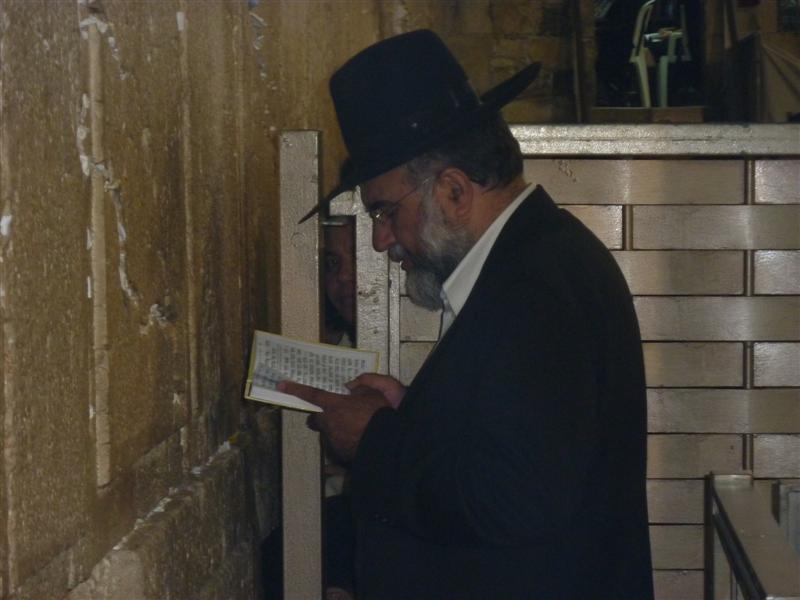 "אנו פוסקים שהקב"ה יבטל הגזירה", ביקש הרב עמאר