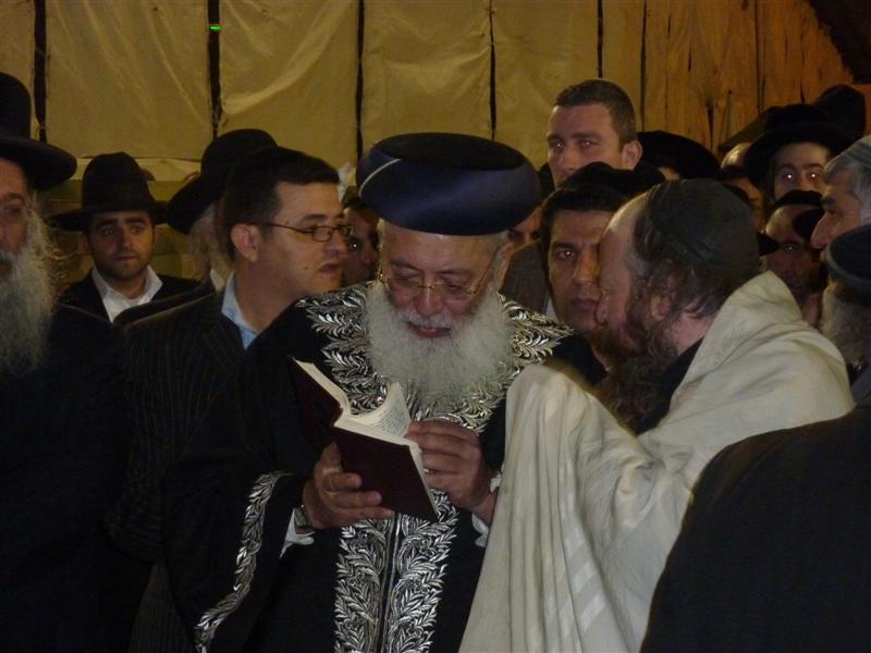 "אנו פוסקים שהקב"ה יבטל הגזירה", ביקש הרב עמאר