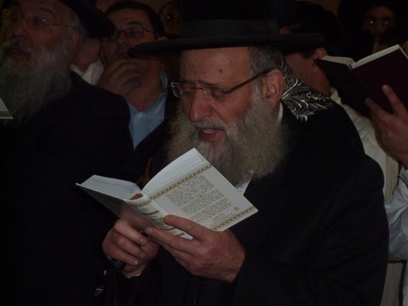 "אנו פוסקים שהקב"ה יבטל הגזירה", ביקש הרב עמאר