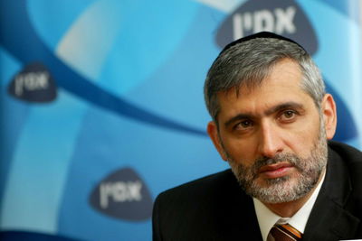 אלי ישי. מגיב