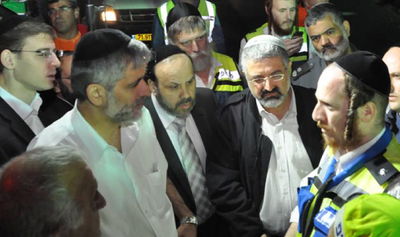 ישי בפגישה עם כוחות ההצלה, הלילה.