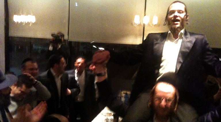 באירוע, אמש