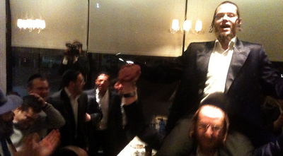 באירוע, אמש