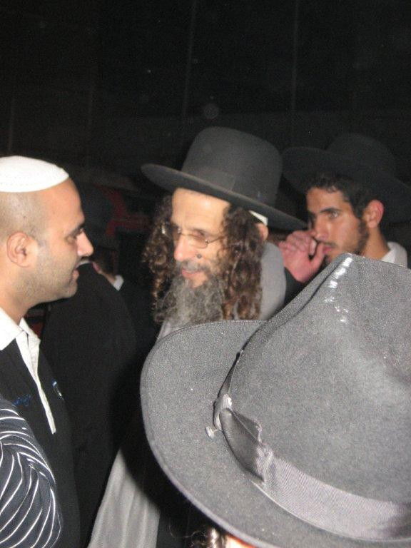 בנר שישי: מאות הדליקו בקבר יוסף הצדיק