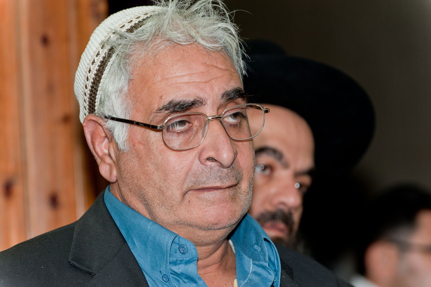 במה מדליקין במישקולץ?