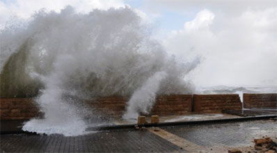 גלרייה רטובה: שובר הגלים נסדק, העלייה השנייה הוצף