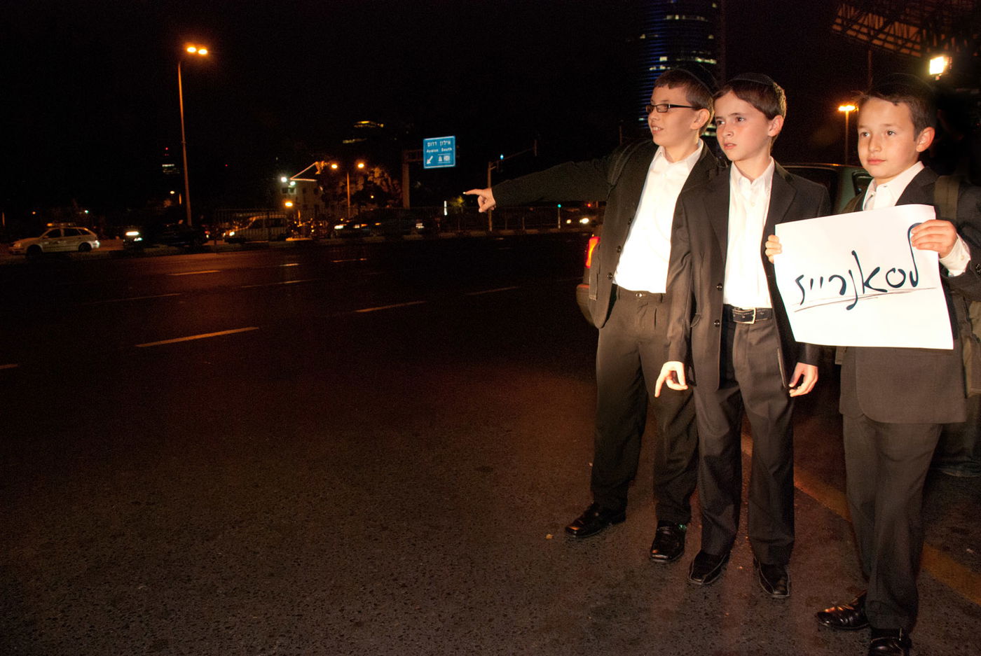 גימיק? הזמרים נסעו להופעה בטרמפ