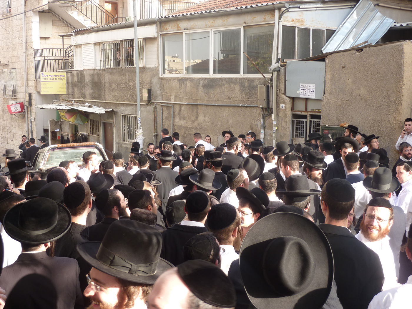 פקחים פשטו על הגמ"ח החרדי הגדול בישראל