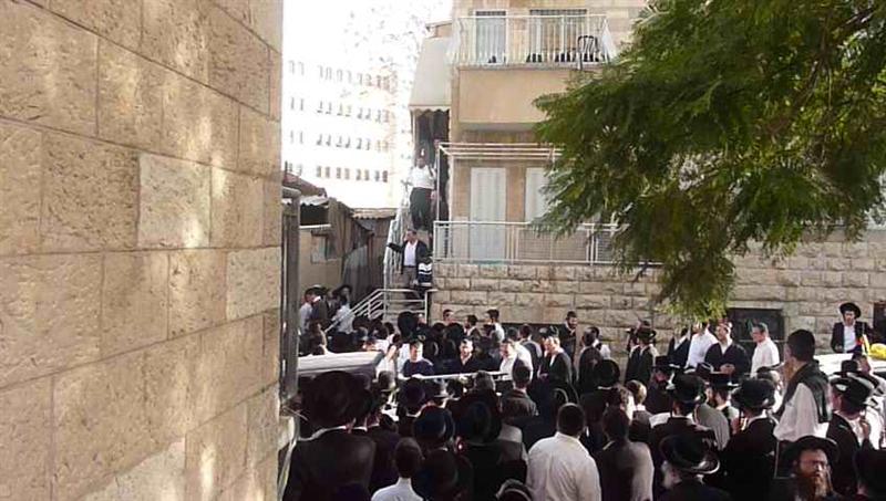 פקחים פשטו על הגמ"ח החרדי הגדול בישראל