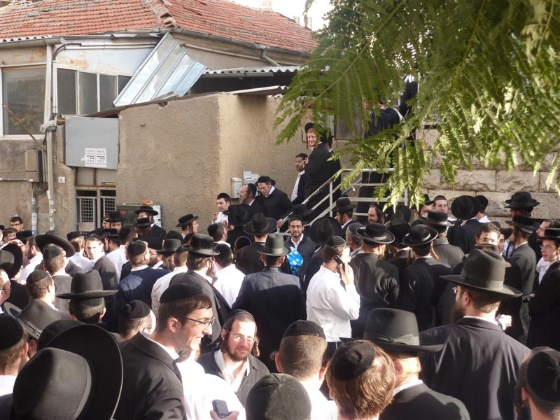 פקחים פשטו על הגמ"ח החרדי הגדול בישראל