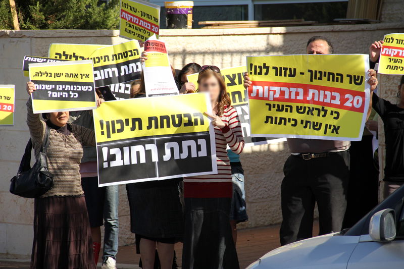 שר החינוך התקבל באלעד: "עשו לו עוול, הוא חם לדת"