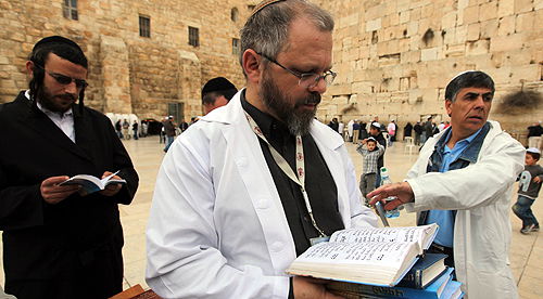 מתפללים, היום