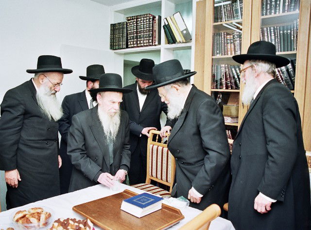 עם הגר"ג אדלשטיין