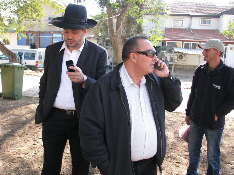 בדמעות: אלפים ליוו את הגר"י מאיר לבית החיים