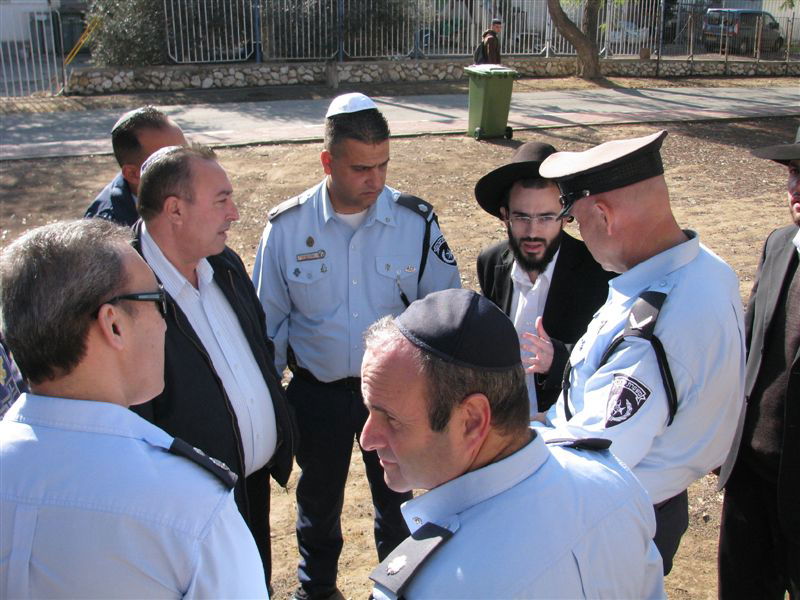 בדמעות: אלפים ליוו את הגר"י מאיר לבית החיים