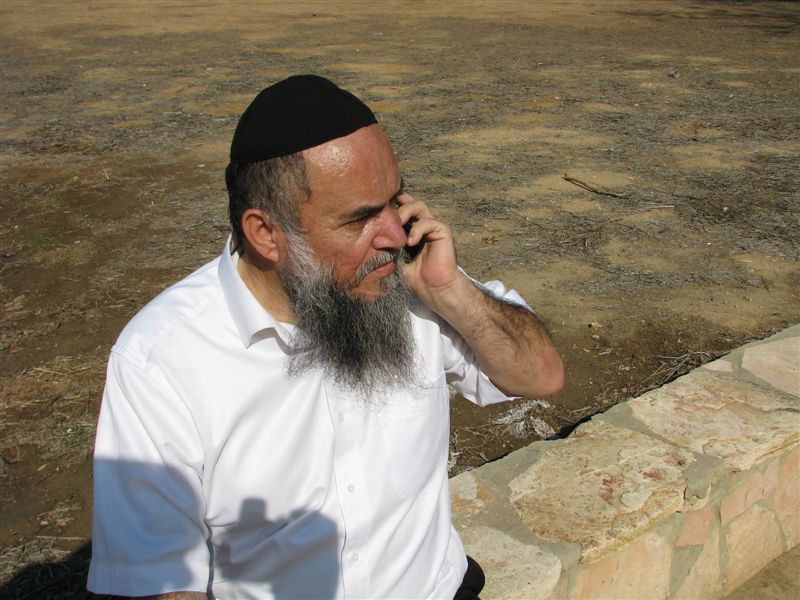 בדמעות: אלפים ליוו את הגר"י מאיר לבית החיים