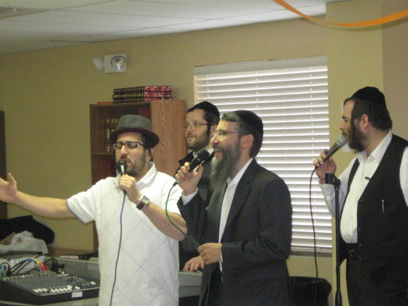 עשו מצווה: ליפא שמלצר ואברהם פריד למען ילד חולה