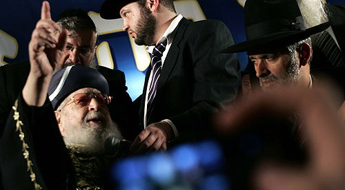 ישי לצידו של מרן הגר"ע