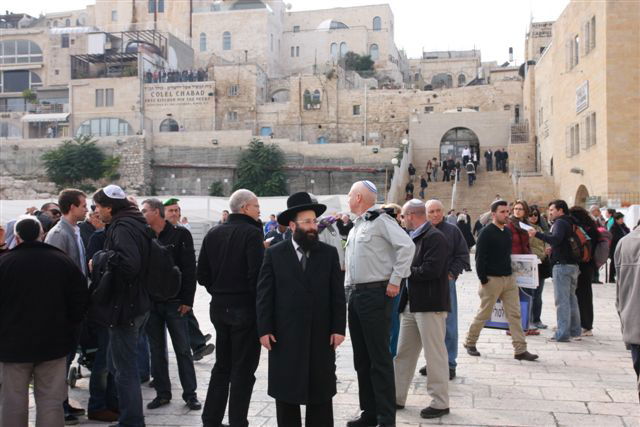 כך פותחים קריירה: הרמטכ"ל הנכנס גלנט הגיע לכותל