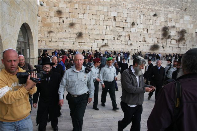 כך פותחים קריירה: הרמטכ"ל הנכנס גלנט הגיע לכותל