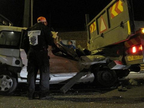 אוטובוס מחץ 3 רכבים, הנהג נפגע קל בלבד