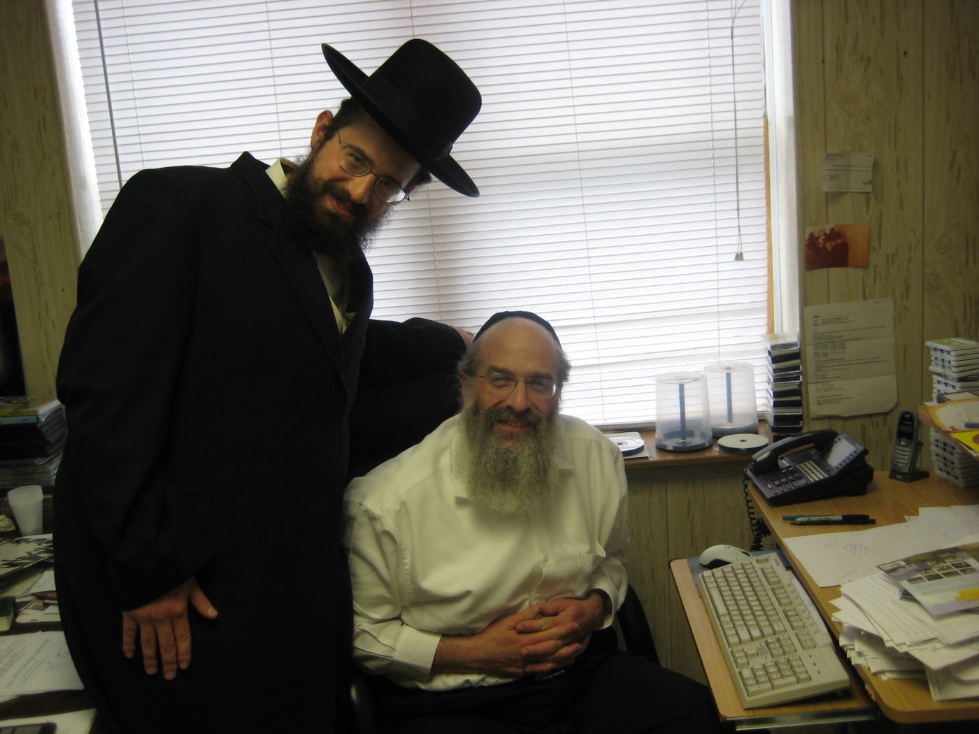 ישראל ורדיגר: "בגלל הרבנים, אני מופיע רק בחתונות"