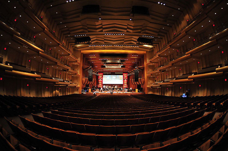 תיעוד מרהיב: הערב הגדול של המוזיקה החסידית