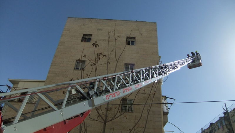 מכבי האש, וסולם הגבהים במאה שערים • צפו בגלריה