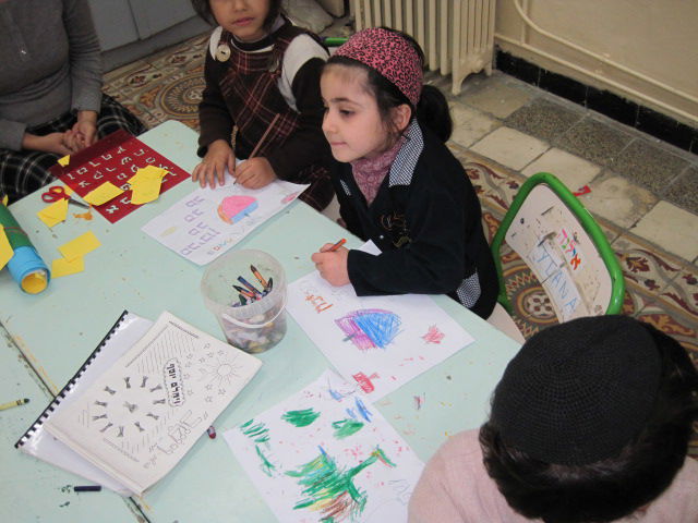 גורם בקהילה היהודית: "מכים אנשים עם סכינים"