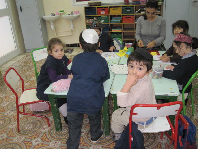 גורם בקהילה היהודית: "מכים אנשים עם סכינים"