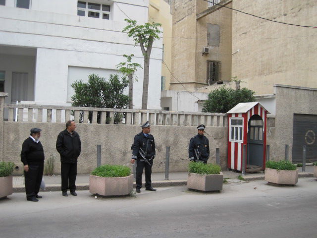 גורם בקהילה היהודית: "מכים אנשים עם סכינים"