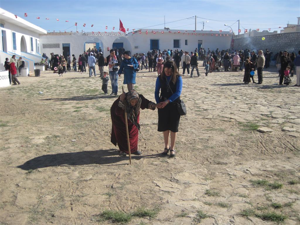 גורם בקהילה היהודית: "מכים אנשים עם סכינים"