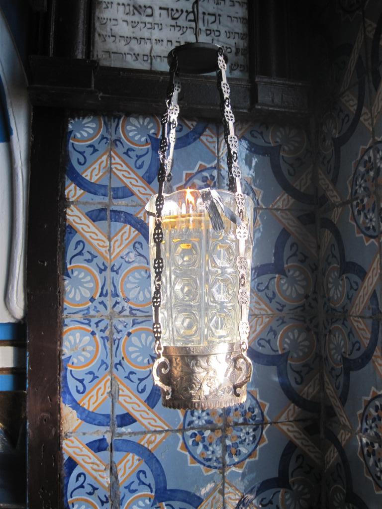 גורם בקהילה היהודית: "מכים אנשים עם סכינים"