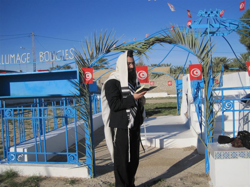 גורם בקהילה היהודית: "מכים אנשים עם סכינים"