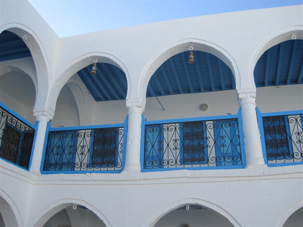 גורם בקהילה היהודית: "מכים אנשים עם סכינים"