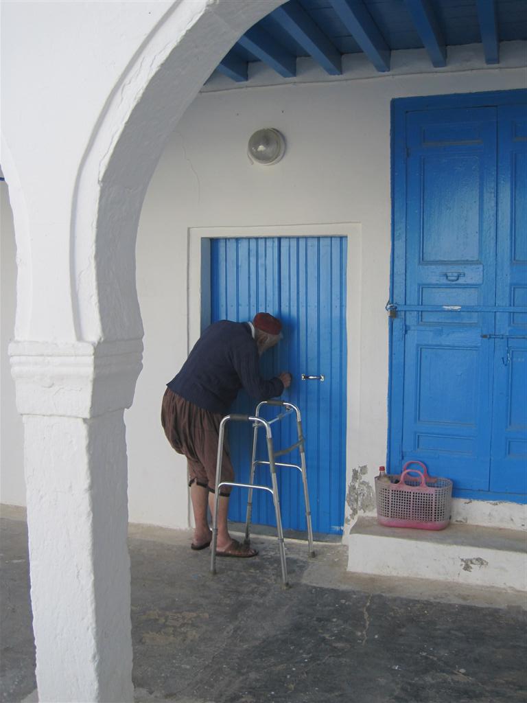 גורם בקהילה היהודית: "מכים אנשים עם סכינים"