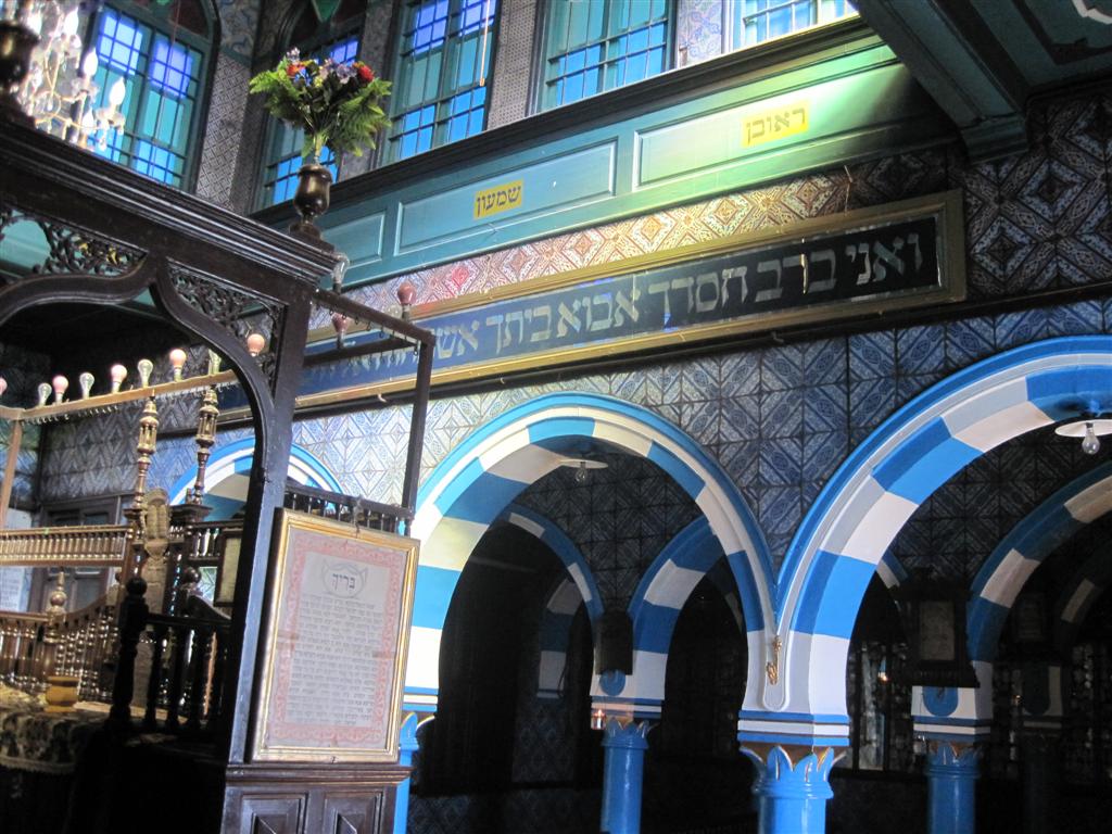 גורם בקהילה היהודית: "מכים אנשים עם סכינים"