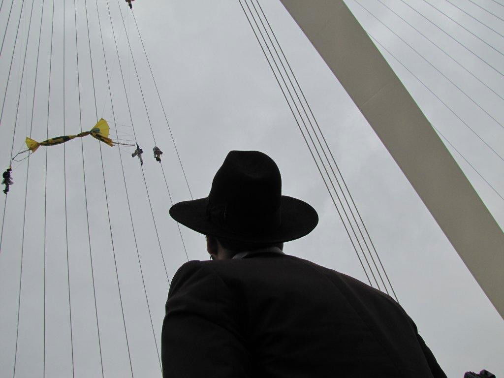 מחאת המיתרים: כך הם טיפסו