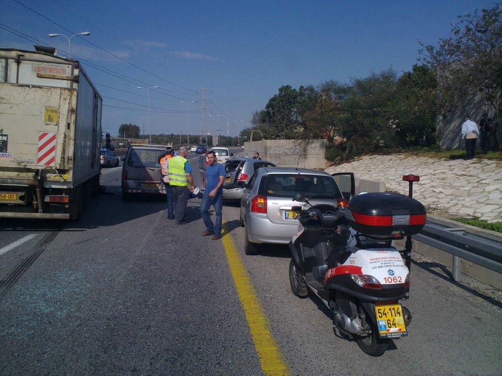 רכב מחץ משאית; נוסעת ניצלה בנס