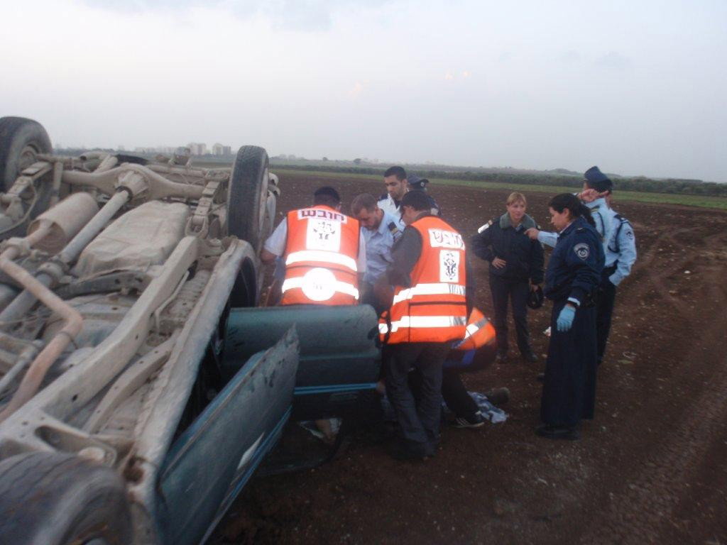 רכב התהפך בקרית-אתא: פצוע קל