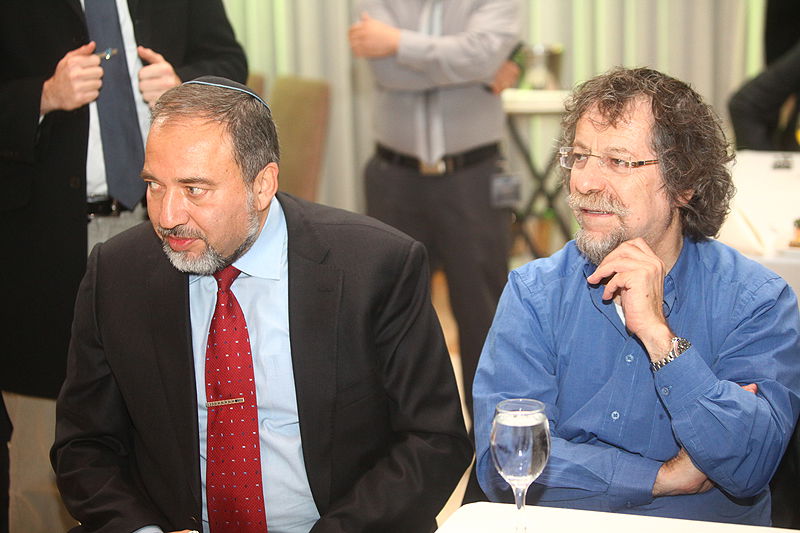 "קראוונים ביצהר זו בעיה? תסתכלו מה קורה במצרים"